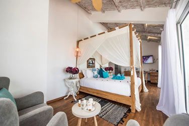 Le lit  baldaquin de la Suite Royale