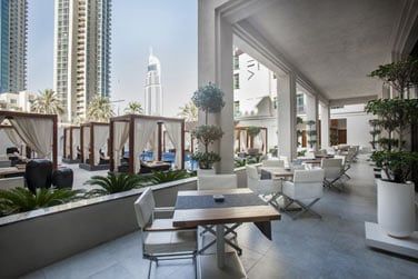 La piscine et sa terrasse pour un moment de dtente