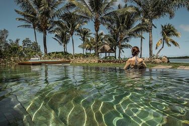Profitez d'un pur moment de farniente dans la piscine...