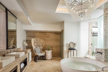 Salle de bain lgante et pure de la Suite Prsidentielle