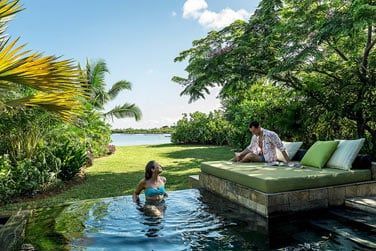 Profitez pleinement de la piscine prive de votre villa... intimit garantie !