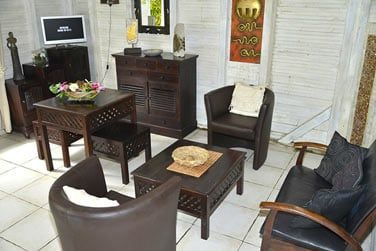 Le salon de la villa avec le coin salle  manger, au style traditionnel et lgant