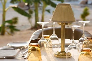 Dgustez de savoureux plats de poissons sur la plage...