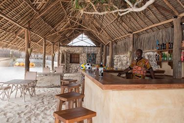 Le bar se trouve directement sur la plage