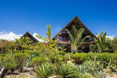 Les suites sont dissmines dans des bungalows  deux tages