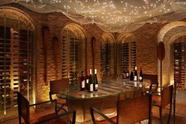 Dgustez quelques-uns des meilleurs vins du monde dans la cave  vins de l'htel