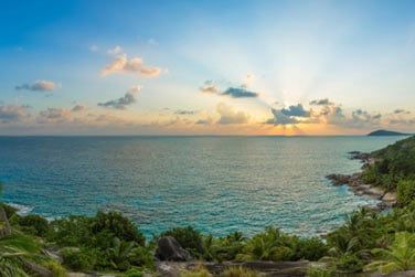 Tous les jours, vous pourrez admirer la beaut des couchers et levers de soleil  l'horizon...