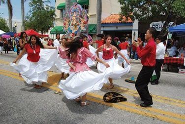 Laissez-vous entrainer par les airs de salsa  Little Havana !