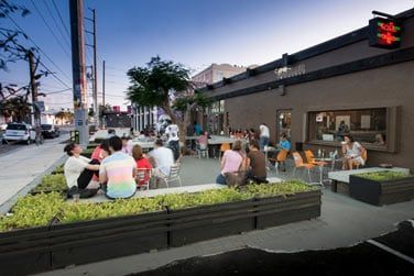 Partagez des moments de convivialit dans l'un des cafs de la ville