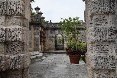 Admirez la beaut architecturale de la Villa Vizcaya, palais de l'ge d'or amricain