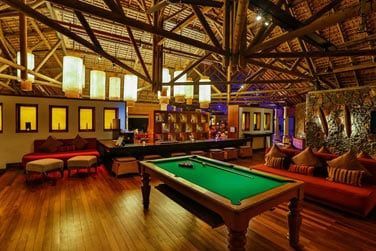 Divertissez-vous dans la salle de jeux lors d'une partie de billard