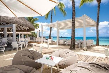 Le restaurant Lakaze sert une varit de snacks, salades, sandwichs, grillades, pizzas et repas lgers