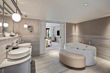 La salle de bain de la Suite Deluxe