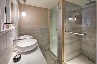 La salle de bain de la Suite Deluxe