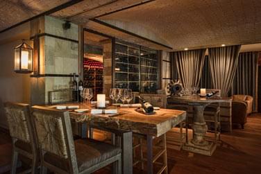 The Blue Penny Cellar est situ dans une cave  vin sophistique