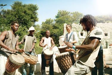 Initiez-vous  leurs coutumes et traditions