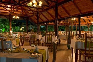 Vous y dgusterez une cuisine crole et internationale dans un cadre typique