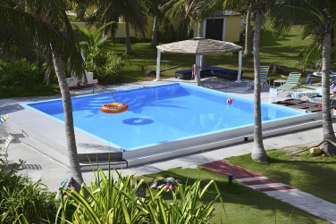 dans la piscine ombrag�e