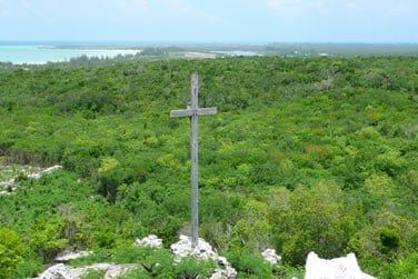 Plus prcisment sur l'le de Cat Island, o se trouve le Mont Alvernia, point culminant de l'archipel  63m de haut...