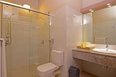 Les salles de bain sont simples mais bien quipes.