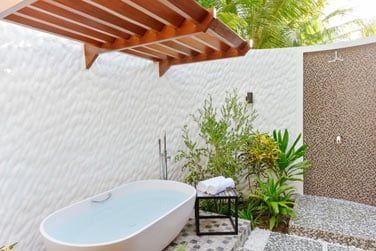 Vous pourrez prendre un bain en coutant le bruits des vagues.