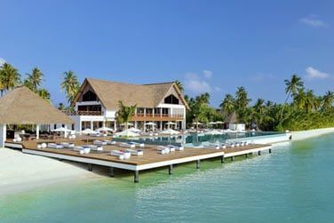 le Mercure Maldives Kooddoo Resort.