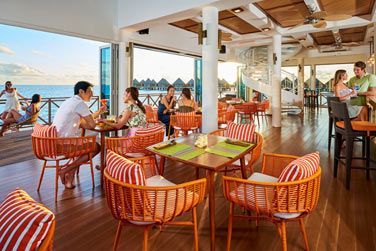 Avec une magnifique vue sur l'Ocan Indien