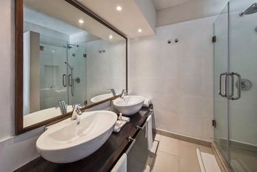 La salle de bain de la chambre Deluxe