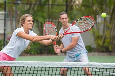 Un court de tennis