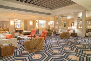 Une dcoration moderne, aux couleurs pastels et aux motifs ptillants.