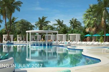 Le coin piscine est trs agrable avec ses nombreux transats.