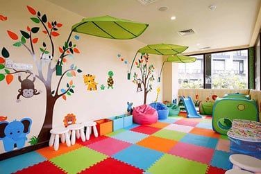 Un club enfant et une E-Zone pour les adolescents, afin qu'ils se retrouvent entre eux et passent de bons moments.