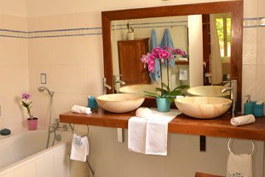 La salle de bain du bungalow Raisins de la mer