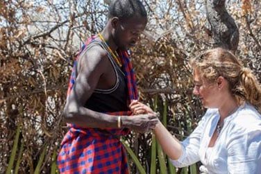 Rencontrez la tribu Mbugwe habitant le village  proximit du camp