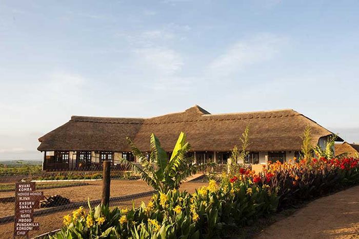 photo ngorongoro farm house valley