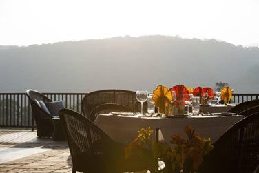 Savourez les spcialits traditionnelles tout en admirant la vue incroyable sur la valle tanzanienne !