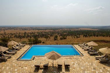La piscine de l'htel pour vous dtendre aprs une journe de safari