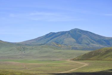 ...avec ses collines verdoyantes et ses vastes plaines  perte de vue