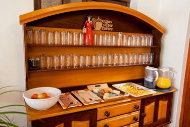 Le petit djeuner biffet install chaque matin.