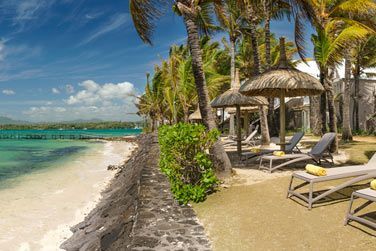 Se dtendre sur un transat et profiter de la vue du front de mer