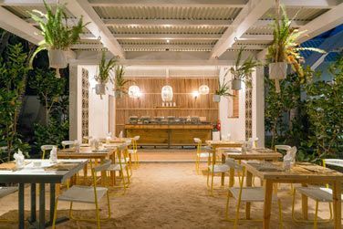 Le restaurant Kot Nou by night