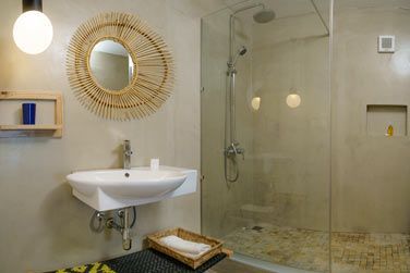 La salle de bain de la chambre couple front de mer