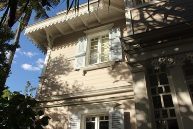 Situe  Saint-Denis, bienvenue  la Villa Anglique !