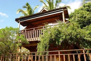 Construites dans le style des lodges africains, dcouvrez les lodges de Senteur Vanille rpartis au cur des palmiers et cocotiers