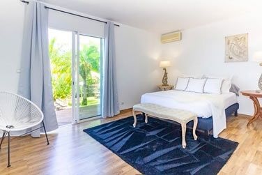 L'une des chambres de la Villa des Palmes