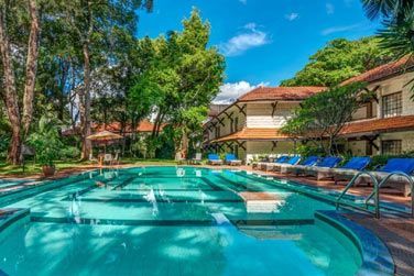 La piscine extrieure du Southern Sun Mayfair