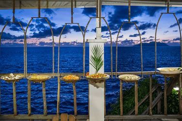 Prolongez la fin de l'aprs-midi autour d'un cocktail exotique puis dgustez le dlicieux buffet crole de l'htel !