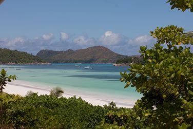 La superbe plage de sable blanc d'Anse Volbert