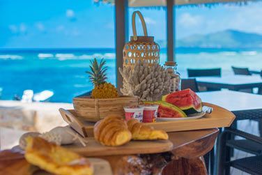 Les buffets du petit djeuner avec de bons fruits frais et tropicaux !