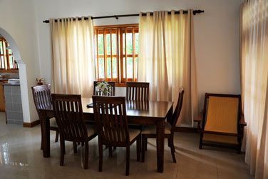 La salle  manger de la villa